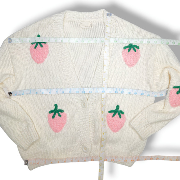 EUC Dreamers by Debut Chunky Oversized Strawberry Cardigan Sweater Sz. S White - Picture 8 of 9